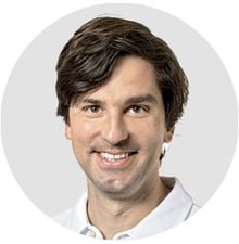 Dezsö Körmendy, Leitender Arzt Kardiologie, lächelt sympathisch in die Kamera